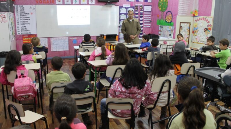 Palestra realizada em escola em 2013