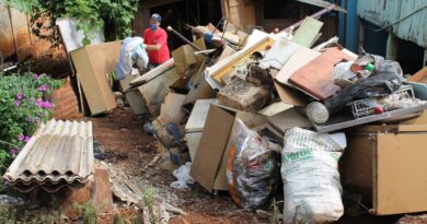 Lixo retirado de casa no Bairro São Pedro.