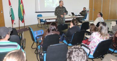 O tenente explicou as novas diretrizes para os secretários da Junta Militar