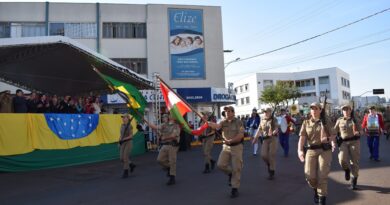 O desfile ocorreu na Rua Coronel Passos Maia